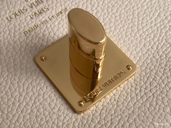 Affordable Vuitton Lockme Louis pouch 0823